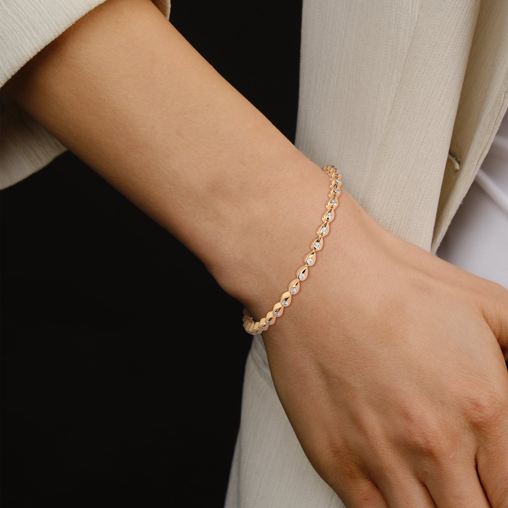 The Weston Round unique Style Flus Tennis Bracelet