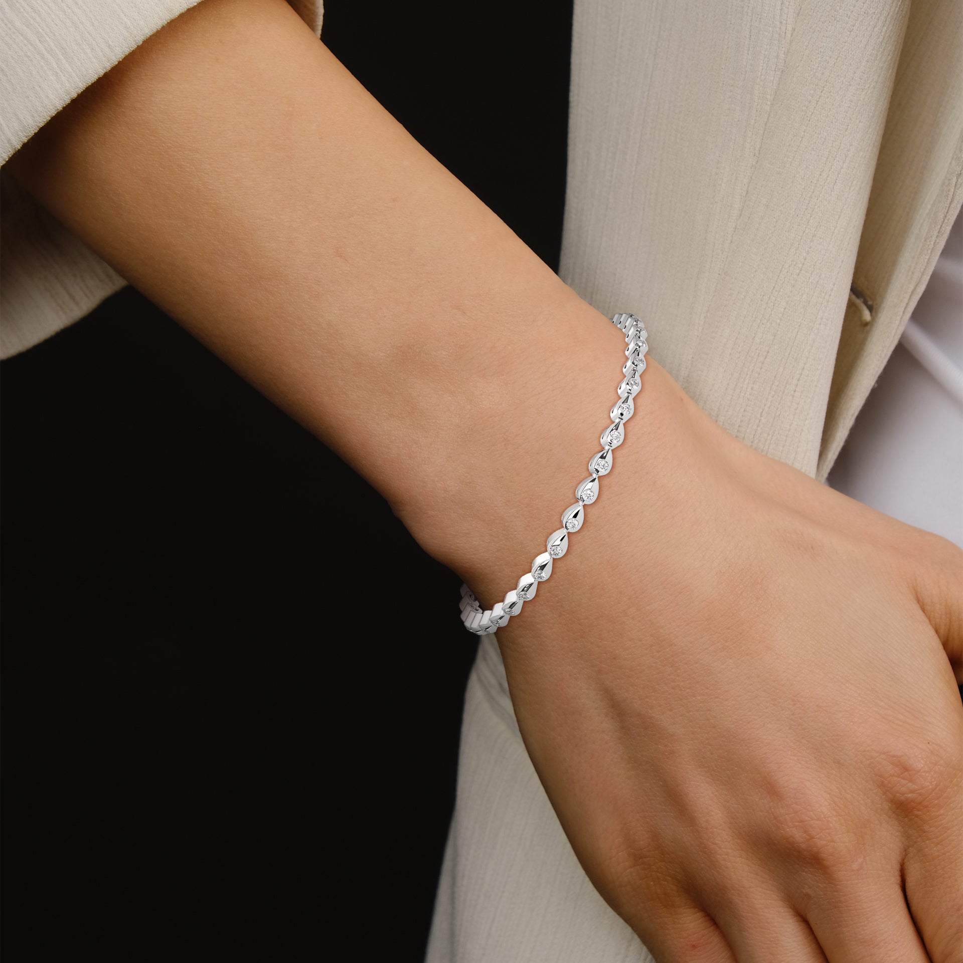 The Weston Round unique Style Flus Tennis Bracelet